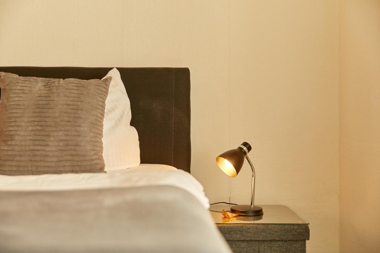 מאיין Hotel Zum Dicken Baum מראה חיצוני תמונה