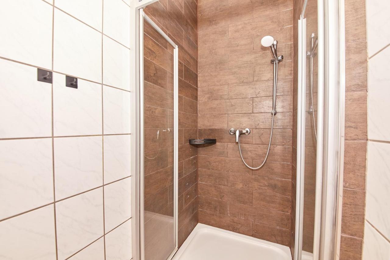 מאיין Hotel Zum Dicken Baum מראה חיצוני תמונה